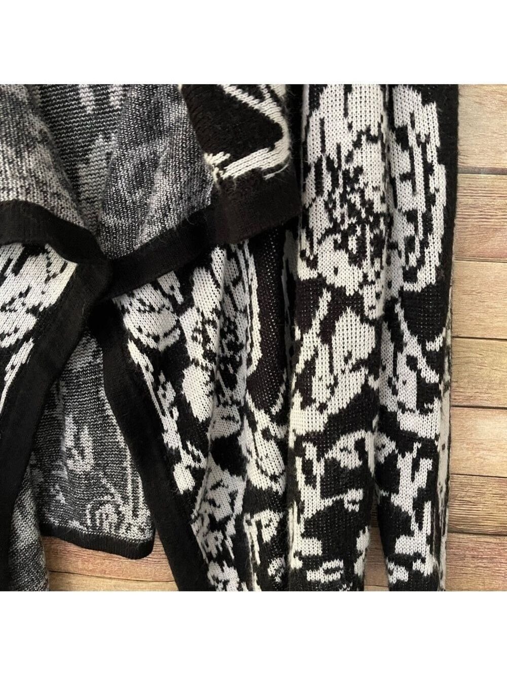 Charlotte Russe Women’s Black & White Sweater Open Front Cardigan Size: Medium - Picture 5 of 6